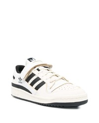 Baskets basses en cuir blanches adidas