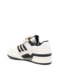 Baskets basses en cuir blanches adidas