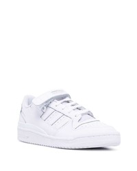 Baskets basses en cuir blanches adidas