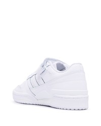 Baskets basses en cuir blanches adidas