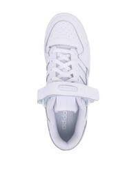 Baskets basses en cuir blanches adidas