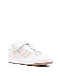 Baskets basses en cuir blanches adidas