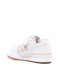 Baskets basses en cuir blanches adidas