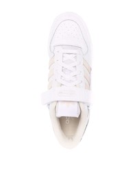 Baskets basses en cuir blanches adidas