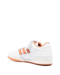 Baskets basses en cuir blanches adidas