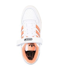 Baskets basses en cuir blanches adidas