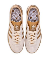 Baskets basses en cuir blanches adidas