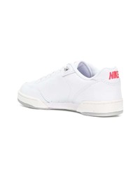 Baskets basses en cuir blanches Nike