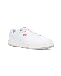 Baskets basses en cuir blanches Nike