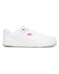 Baskets basses en cuir blanches Nike