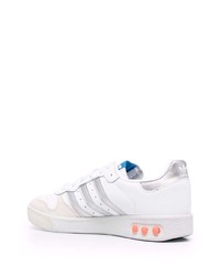 Baskets basses en cuir blanches adidas