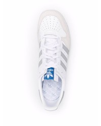 Baskets basses en cuir blanches adidas