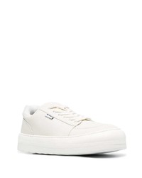 Baskets basses en cuir blanches Sunnei