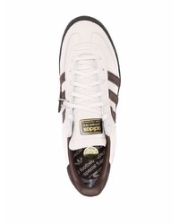 Baskets basses en cuir blanches adidas