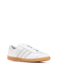 Baskets basses en cuir blanches adidas