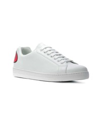 Baskets basses en cuir blanches Prada