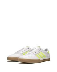 Baskets basses en cuir blanches adidas