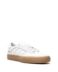 Baskets basses en cuir blanches adidas