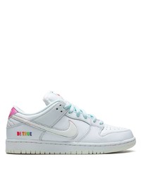 Baskets basses en cuir blanches Nike