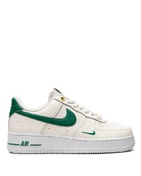 Baskets basses en cuir blanches Nike