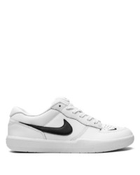 Baskets basses en cuir blanches Nike