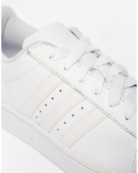 Baskets basses en cuir blanches adidas