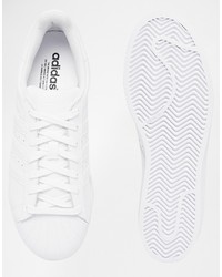 Baskets basses en cuir blanches adidas