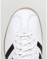 Baskets basses en cuir blanches adidas