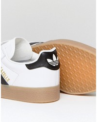 Baskets basses en cuir blanches adidas