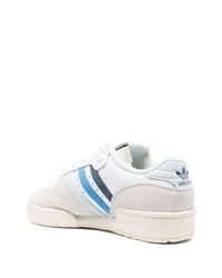 Baskets basses en cuir blanches adidas