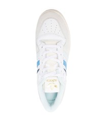 Baskets basses en cuir blanches adidas