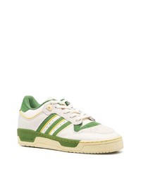 Baskets basses en cuir blanches adidas