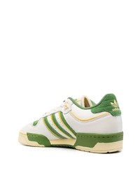 Baskets basses en cuir blanches adidas