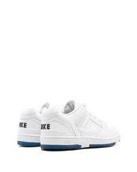 Baskets basses en cuir blanches Nike