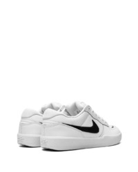 Baskets basses en cuir blanches Nike