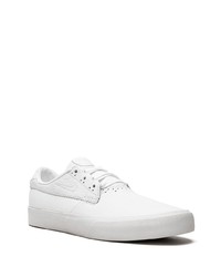 Baskets basses en cuir blanches Nike