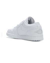 Baskets basses en cuir blanches Nike