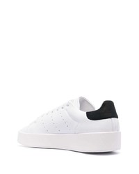 Baskets basses en cuir blanches adidas