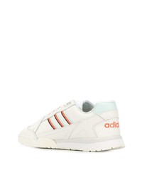 Baskets basses en cuir blanches adidas