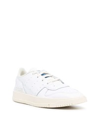 Baskets basses en cuir blanches adidas