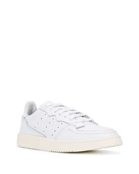 Baskets basses en cuir blanches adidas