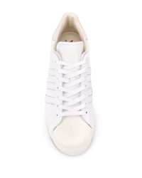 Baskets basses en cuir blanches adidas