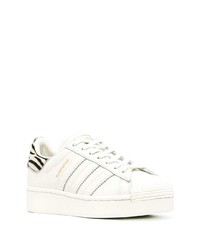 Baskets basses en cuir blanches adidas