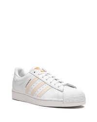 Baskets basses en cuir blanches adidas