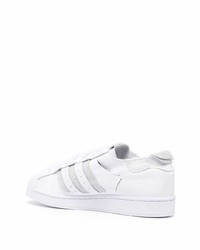 Baskets basses en cuir blanches adidas