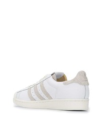 Baskets basses en cuir blanches adidas