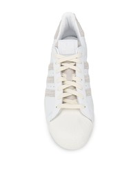 Baskets basses en cuir blanches adidas