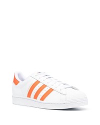 Baskets basses en cuir blanches adidas