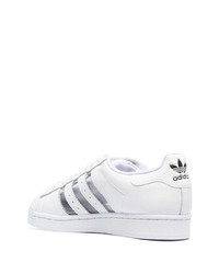 Baskets basses en cuir blanches adidas