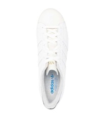 Baskets basses en cuir blanches adidas